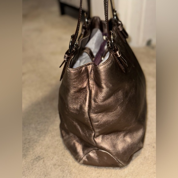 Coach Soho Leather Tote Metallic Gold Handbag/ Purse w/ purple hue &interior•EUC - Picture 2 of 9